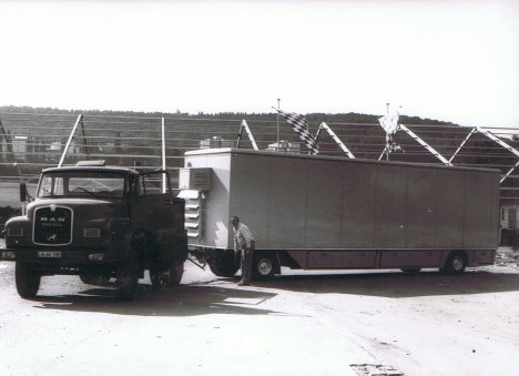 Zeltabbau 1980 mit neuer Haubenzugmaschine und Küchenwagen